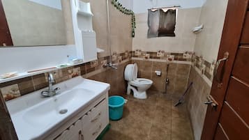 Quarto casal luxo | Banheiro | Chuveiro