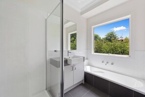 タオル、石鹸、トイレットペーパー
