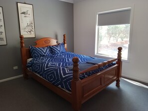 3 bedrooms, bed sheets - Warm Country Side Home (Buxton)