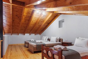 3 bedrooms, iron/ironing board, WiFi, bed sheets