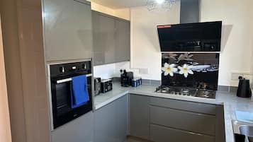 House | Private kitchen | Fridge, microwave, oven, stovetop