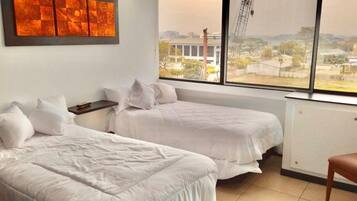 2 habitaciones, tabla de planchar con plancha, wifi y ropa de cama