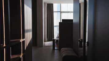 Luxury Room, City View | In-room safe, desk, blackout curtains, soundproofing