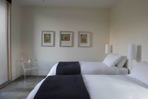 2 soverom, skrivebord, strykejern/-brett og wi-fi