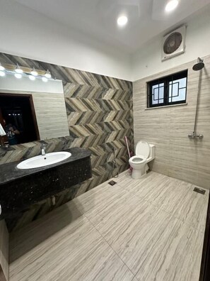 Family Room | Bathroom - Travis Executive Guest House  (Islamabad)