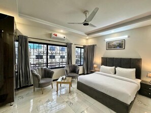 Deluxe Double Room | Soundproofing, free WiFi - Travis Executive Guest House  (Islamabad)