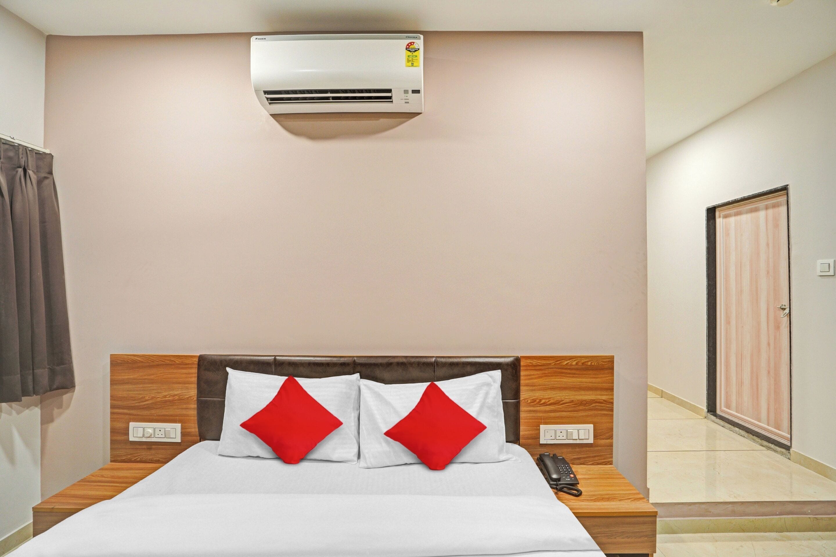 Photo - Hotel Santeria Inn, Best Luxurious Hotel AC Rooms In Surat