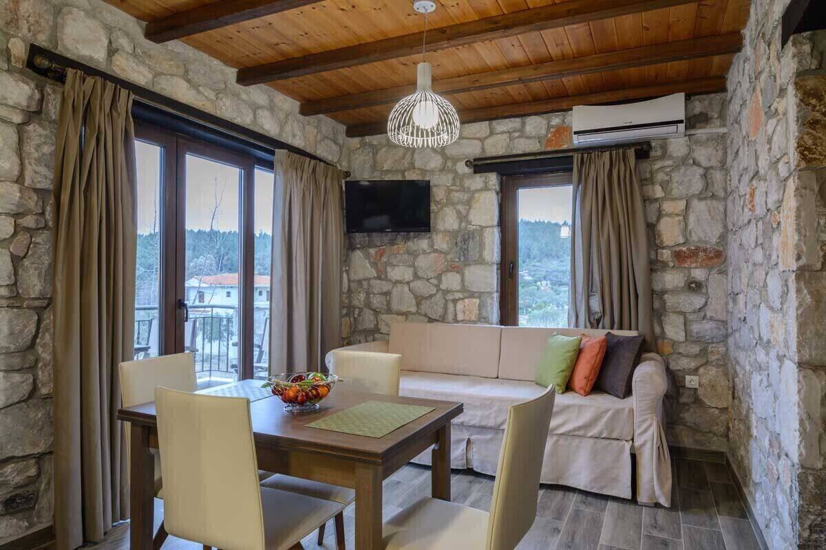 Themisto | One-Bedroom Sea View Apartment with Balcony | Coin séjour