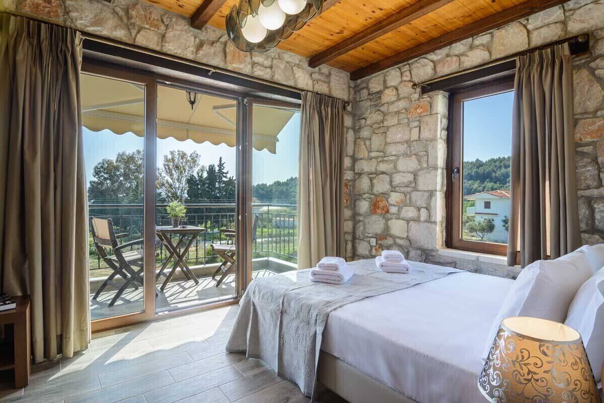 Dorida | Two-Bedroom Maisonette with Sea View Balcony