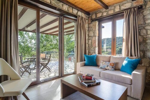 Nico e Marie Seaside, Nilie Hospitality MGMT