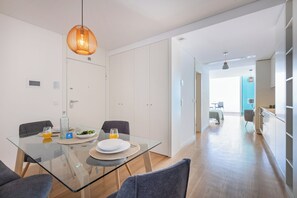 Standard Studio, Non Smoking, Balcony | Living area | 32-inch flat-screen TV with satellite channels