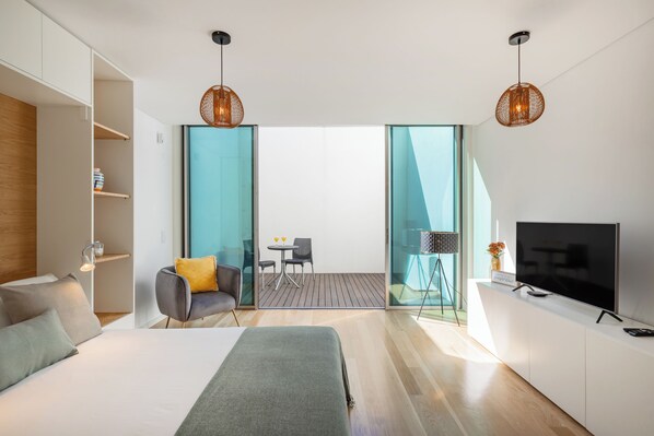 Standard Studio, Non Smoking, Balcony | Iron/ironing board, free WiFi, bed sheets