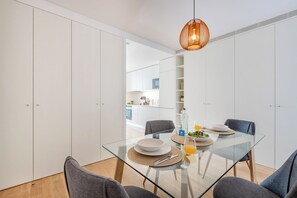 Standard Studio, Non Smoking, Balcony | Living area | 32-inch flat-screen TV with satellite channels - Stylish Studio at Matosinhos (Matosinhos)