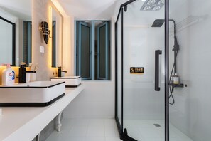 Family Apartment, City View | Bathroom - Shanghai Hills&Chuanyu Inn Near NECC 53-402 (Shanghai)