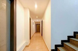 Classic Double Room, Bay View | Living area