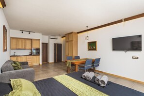 Suite Confort, vista al mar, junto a la playa | 1 habitación, insonorización y wifi gratis 