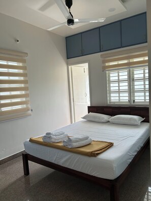 2 bedrooms, iron/ironing board, WiFi, bed sheets