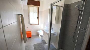 Villa, 2 Bedrooms, Balcony, Garden View | Bathroom