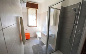 Vila, 2 kamar tidur, balkon, pemandangan kebun | Kamar mandi