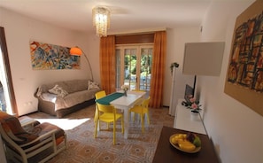 Villa, 2 Bedrooms, Balcony, Garden View | Living room - Lovely Villa Surrounded by Greenery in Lignano Riviera (Lignano Sabbiadoro)