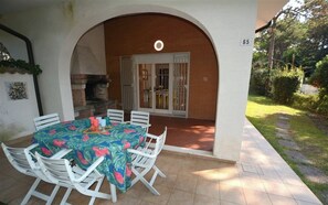 Villa, 2 Bedrooms, Balcony, Garden View | Dining room - Lovely Villa Surrounded by Greenery in Lignano Riviera (Lignano Sabbiadoro)