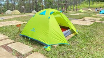 Family Camping Tent | Individualmente mobiliados, Wi-Fi de cortesia, roupa de cama