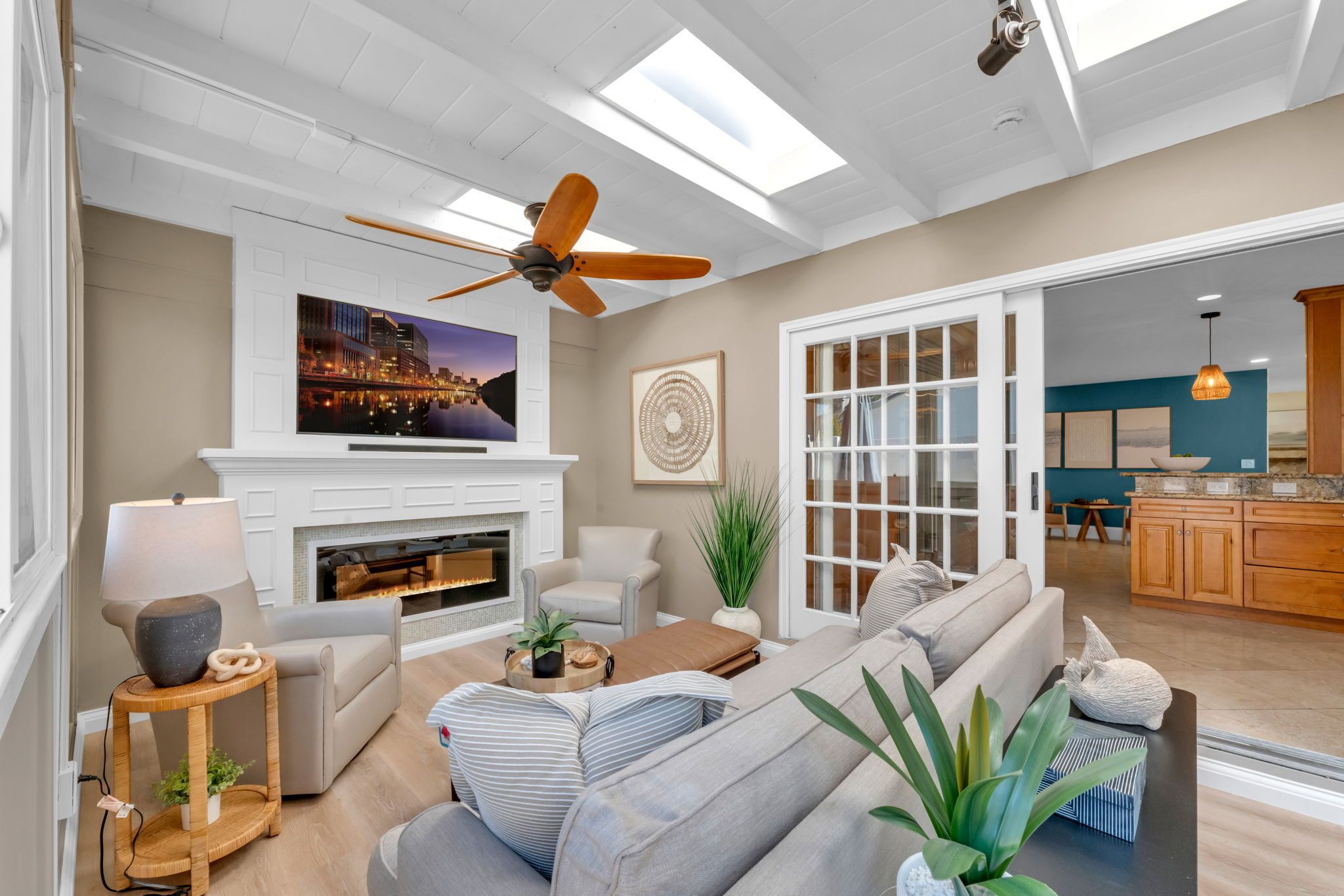 智能电视、壁炉、办公室