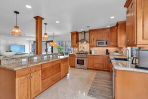 Fridge, microwave, oven, stovetop - Pool+Fire Pit | Near Balboa Park + Mountain Views! (San Diego)