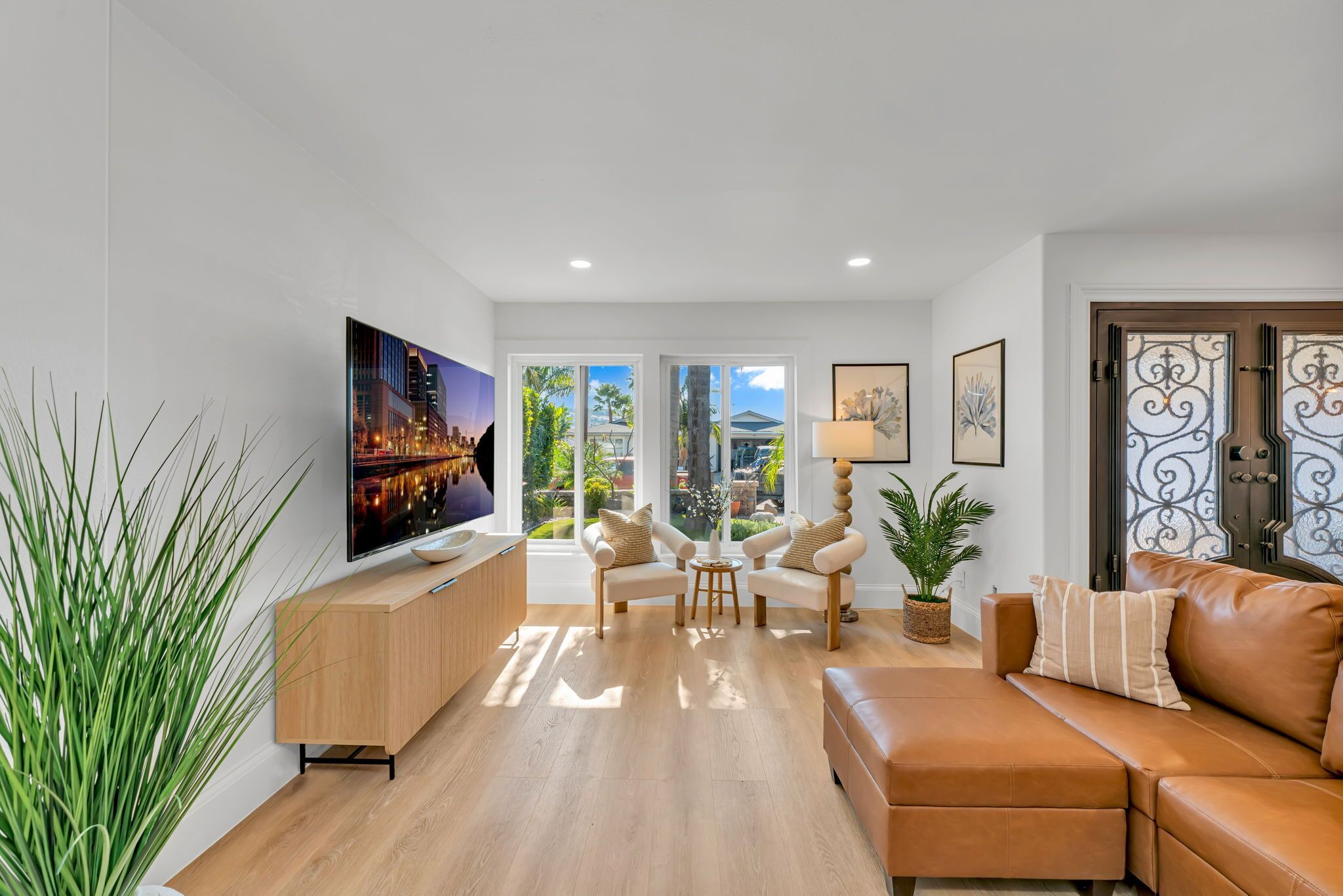 Smart TV, fireplace, offices