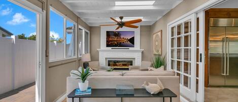 TV connectée, cheminée, espaces bureaux