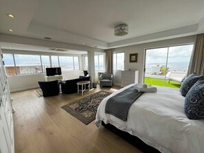 3 bedrooms, desk, iron/ironing board, free WiFi - Exquisite Plett Penthouse: Landmark Luxury & Panoramic Coastal Views (Plettenberg Bay)