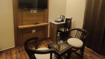 Bàn, bộ trải giường