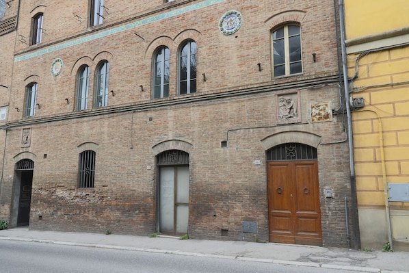 Exterior - Comfortable apartment, just outside the walls (Siena)
