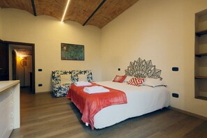 2 bedrooms, iron/ironing board, WiFi