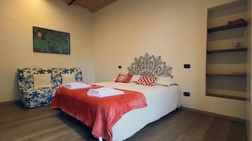 2 bedrooms, iron/ironing board, WiFi