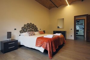 2 bedrooms, iron/ironing board, WiFi