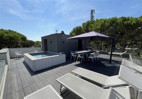 Stylish Apartment for Your Perfect Getaway With Whirlpool