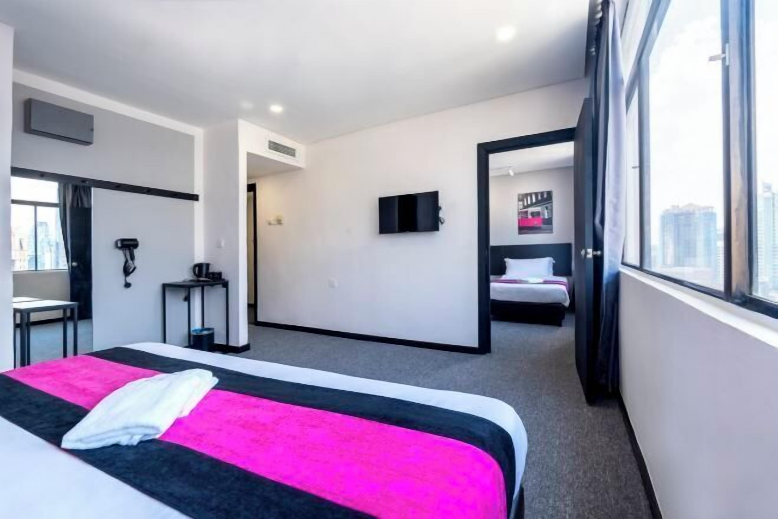 Insonorización, tabla de planchar con plancha y wifi gratis 