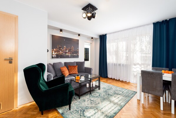 Comfort Apartment, Balcony, City View | Living area | 50-inch Smart TV with digital channels, Netflix, streaming services - Apartament Spodek II by Kairos Apartments (Katowice)