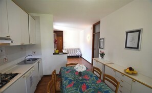 Appartamento, 3 camere da letto, balcone, vista giardino | Sala da pranzo
