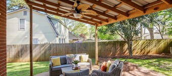 2 bedroom home with 2 bathrooms and fully fenced backyard