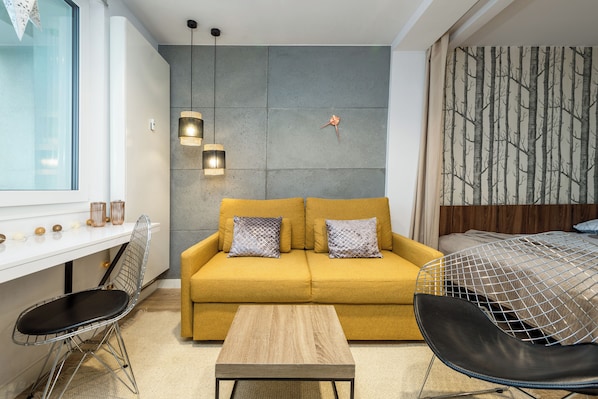 In-room safe, individually decorated, individually furnished, desk - Apartament Spodek - by Kairos Apartments (Katowice)