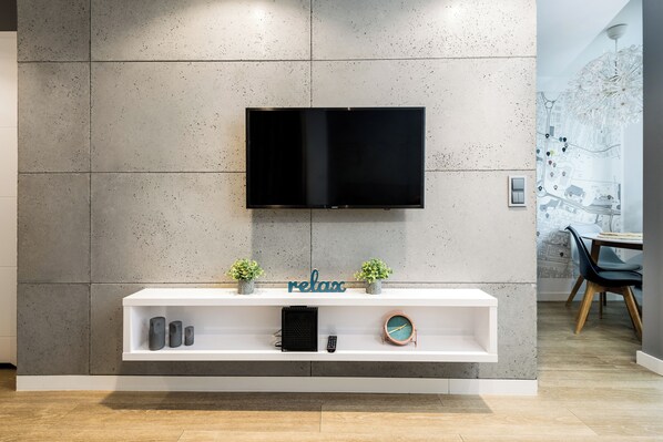 TV connectée de 50 pouces avec chaînes par câble, Netflix