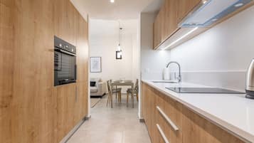 Oven, stovetop, coffee/tea maker, paper towels