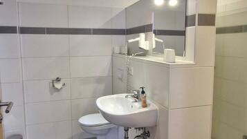 Comfort Double Room, Private Bathroom, Courtyard View | Bathroom | Towels, soap, toilet paper
