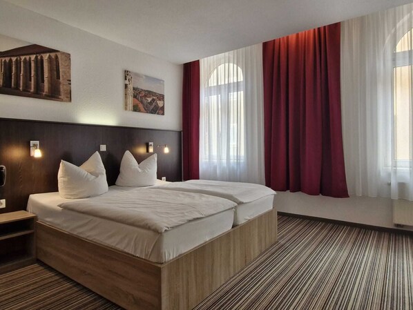 Comfort Double Room, Private Bathroom, Courtyard View | Desk, laptop workspace, free WiFi