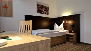 Comfort-Einzelzimmer | Schreibtisch, laptopgeeigneter Arbeitsplatz, kostenloses WLAN