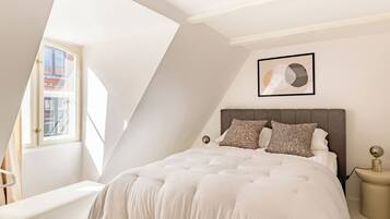 Departamento, 1 habitación, vista a la ciudad | 1 habitación y ropa de cama