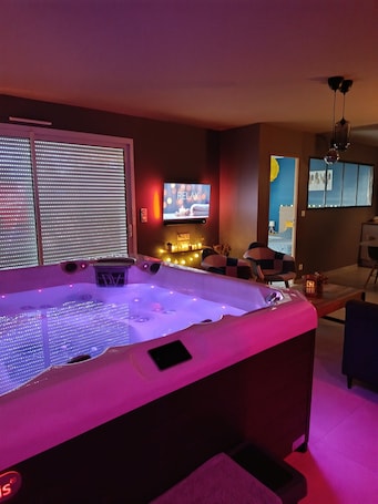 Interior. Le NaturOspa private spa gite