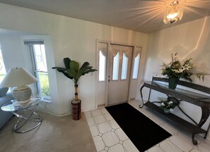 Interior - Villa Manatee, Charming 3-bedroom house with AC, WiFi in fantastic SW Cape Coral (Cape Coral)